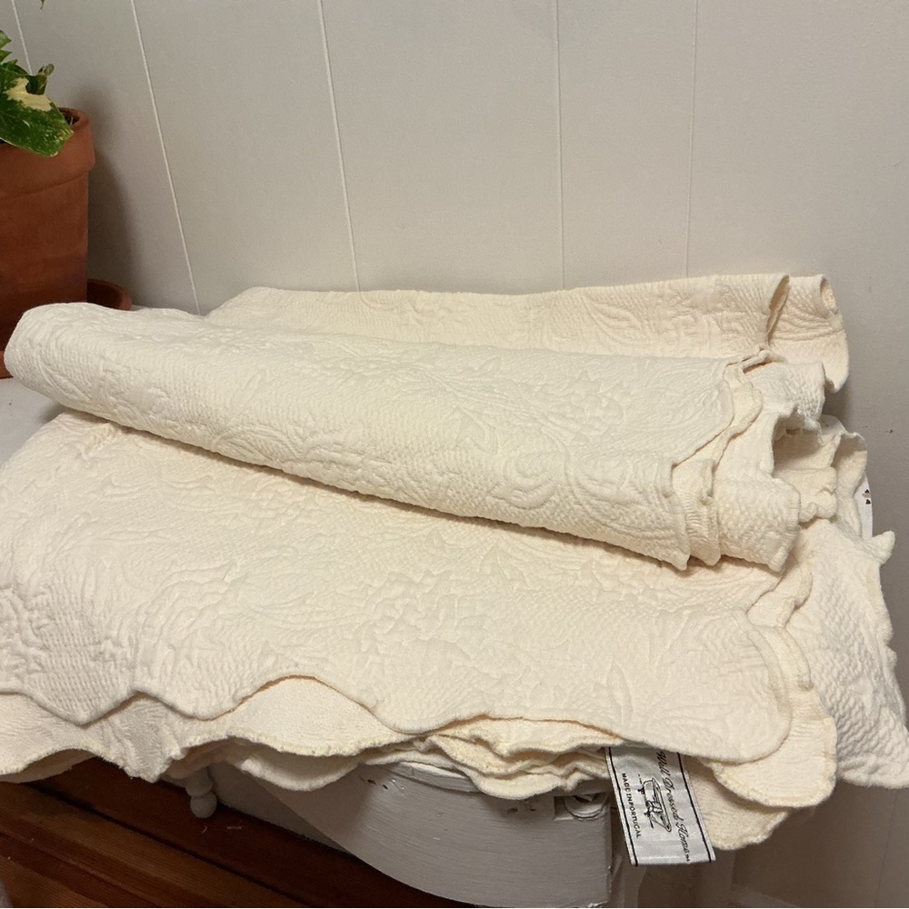 Well Dressed Home Matelasse Cotton Bedspread - Picture 7 of 14